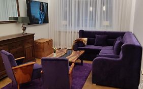 Apartament w modernistycznej kamienicy w Gdyni